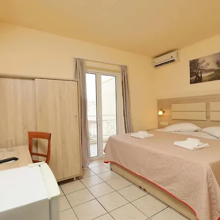 Eri & Village خيرسونِسوس