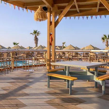 Eri & Village خيرسونِسوس