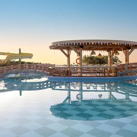 Eri & Village خيرسونِسوس