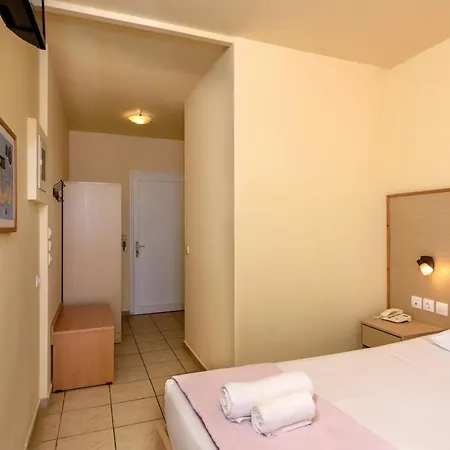 Eri & Village فندق خيرسونِسوس