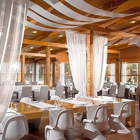 Eri & Village فندق 4*