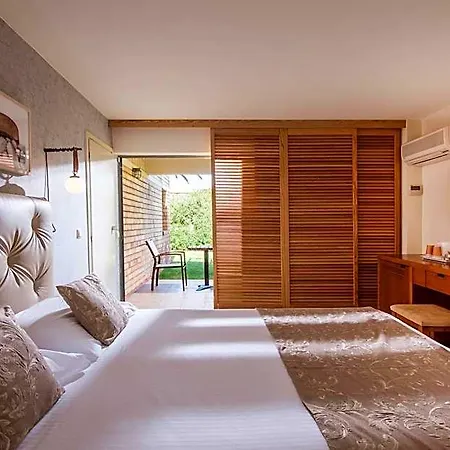 Eri & Village Hotel 4*