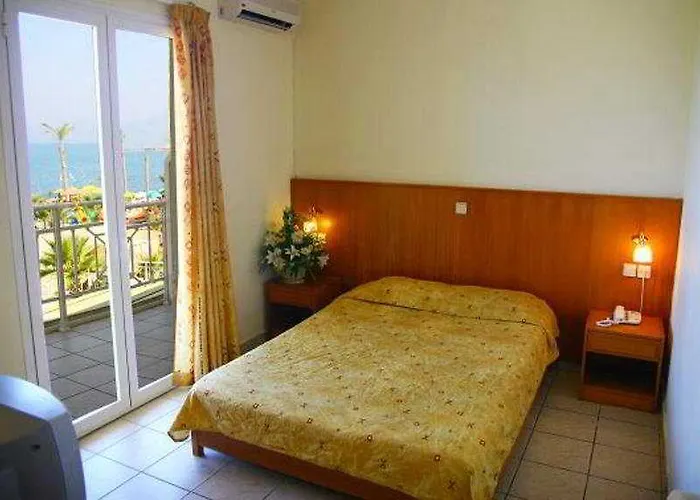 Hotel Eri & Village 4*