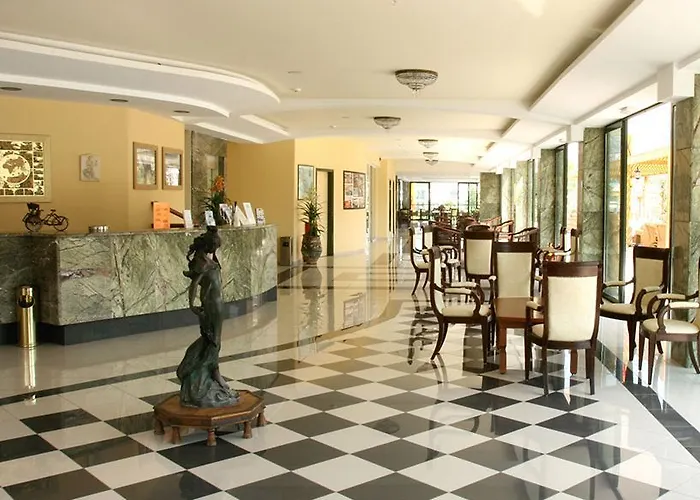 Hotel Eri & Village 4*