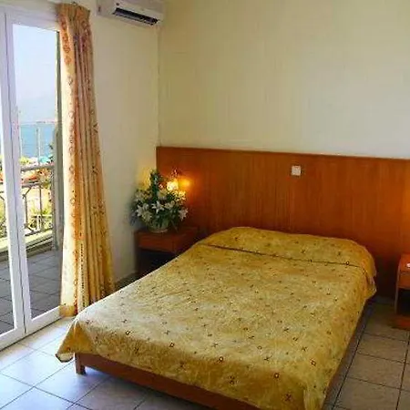 Ξενοδοχείο Eri & Village 4*